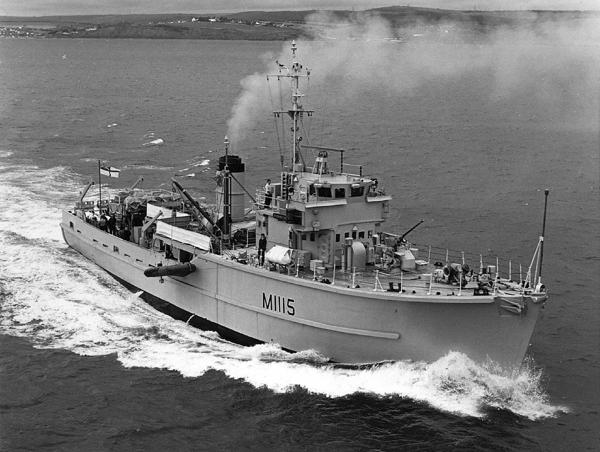 HMS Bronington at sea in her prime